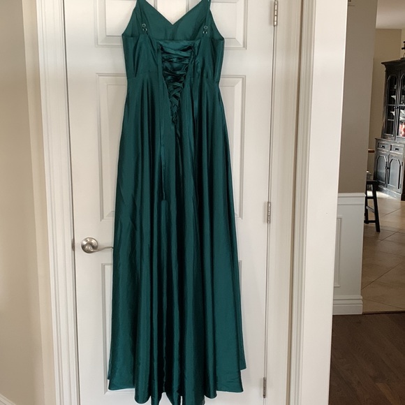 Stunning Jade Green Gown - Picture 5 of 9
